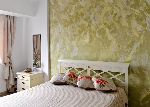&ldquo;Tapetează&rdquo; pereții camerei cu vopsea lavabilă