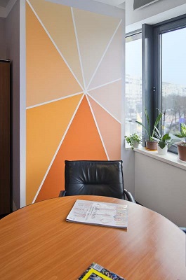 Stil feminin şi eleganţă discretă la birou